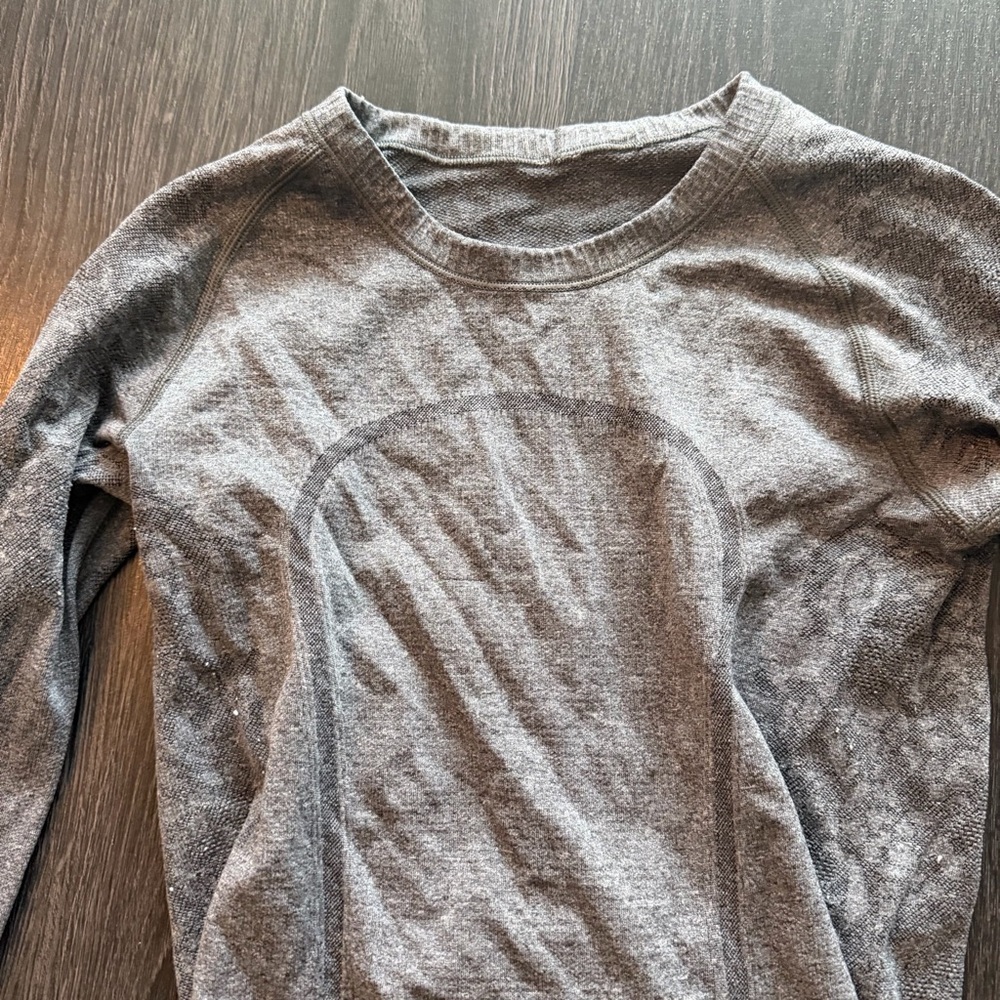 Lululemon grey full length workout top size 4 - Picture 2 of 5
